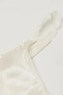 G-String van Zijde en Kant