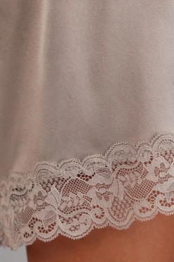 Korte Broek van Zijde met Kant
