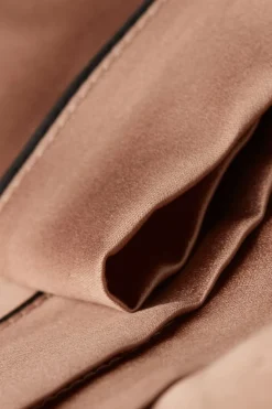 Korte Broek van Zijde met Biesje