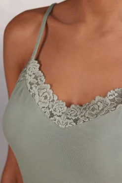 Pretty Flowers Top in Modal