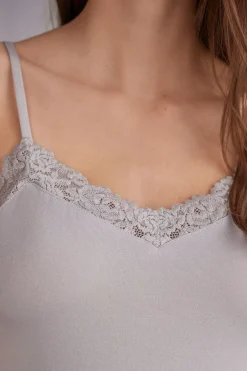 Pretty Flowers Top in Modal