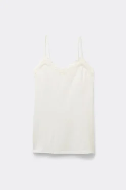 Pretty Flowers Top in Modal