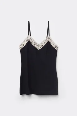 Pretty Flowers Top in Modal