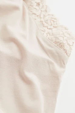 Pretty Flowers Top in Modal