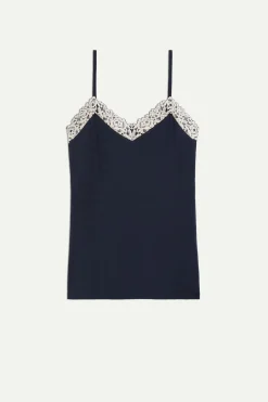 Pretty Flowers Top in Modal