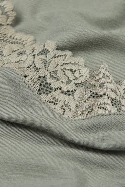 Pretty Flowers Top in Modal