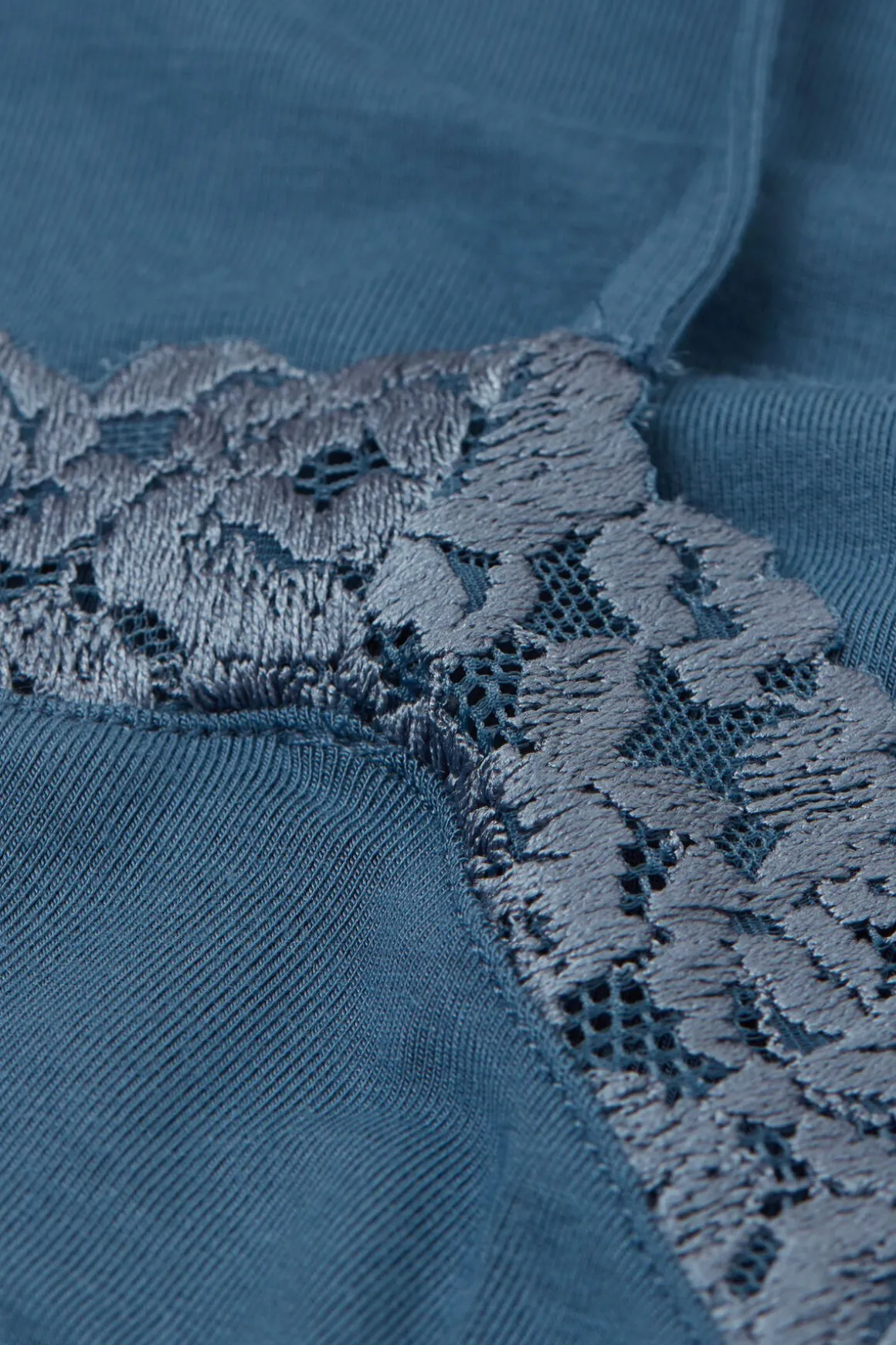 Pretty Flowers Top in Modal