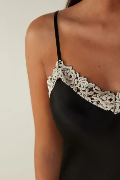 Pretty Flowers Top met Dunne Schouderband van Satijn