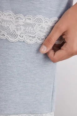 Top van Modal met Korte Mouwen en Kanten Detail